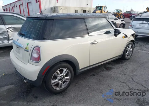 2013 Mini Hardtop Cooper z USA, uszkodzony, nr VIN WMWSU3C59DT692346
